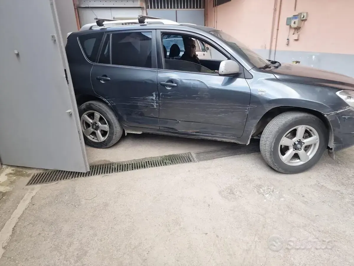 Usata Toyota RAV4 136 CV (100 kW) 2007 SUV