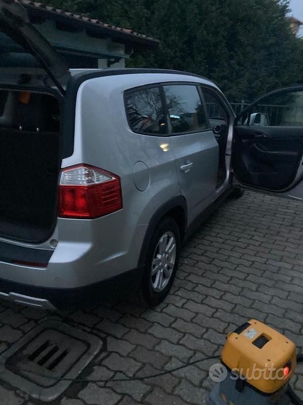 Usata Chevrolet Orlando 130 CV (95 kW) 2012 Grigio Monovolume