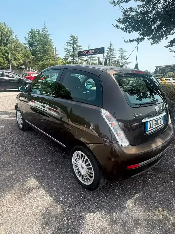 Usata Lancia Ypsilon 75 CV (55 kW) 2007 Marrone Utilitaria
