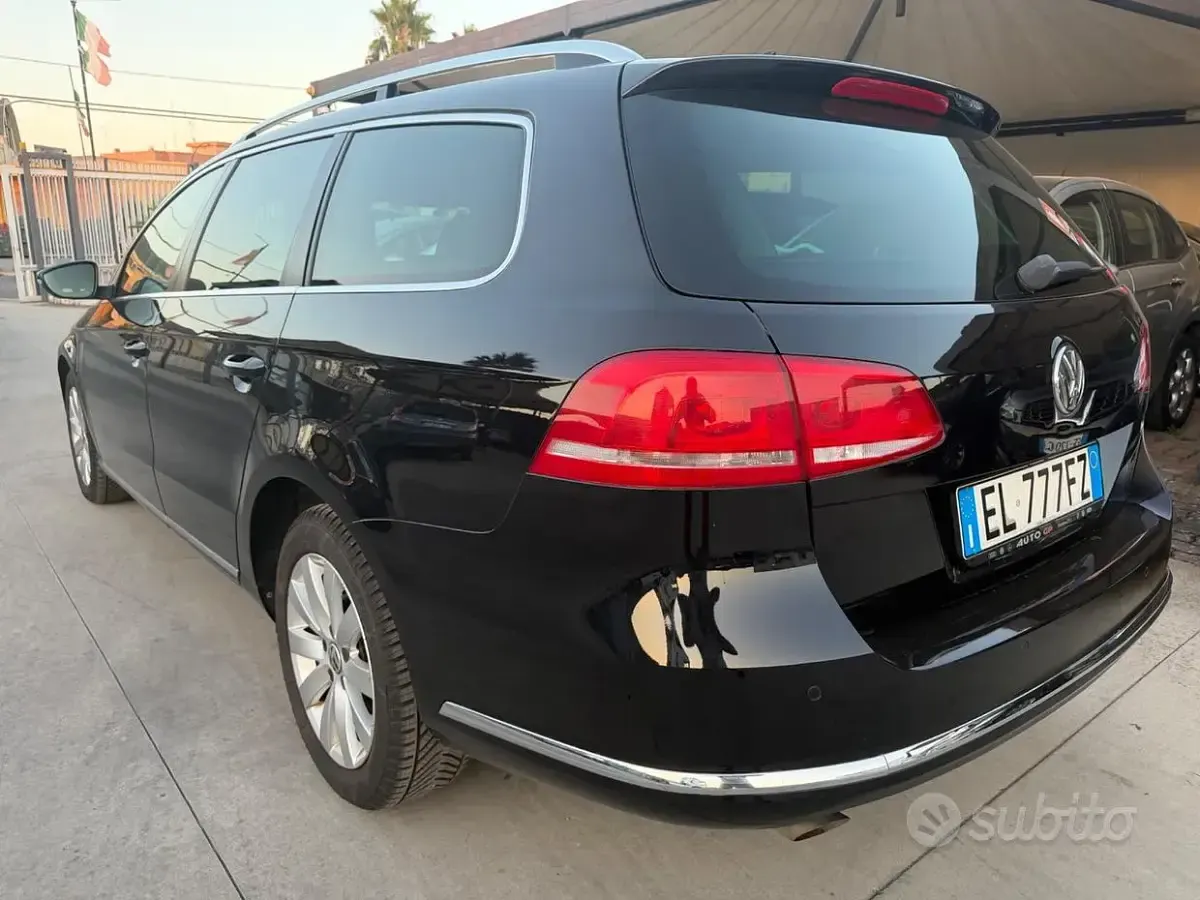Usata VW Passat 105 CV (77 kW) 2011 Nero Station wagon