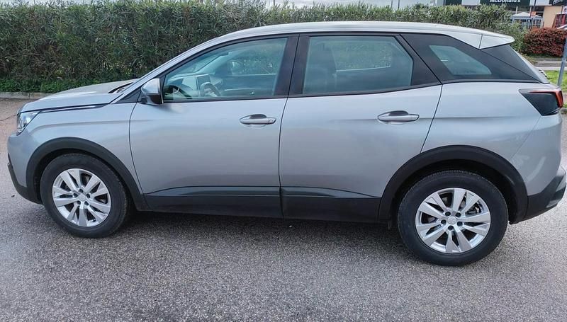 Usata Peugeot 3008 Business-Line 131 CV (96 kW) 2019 Argento SUV