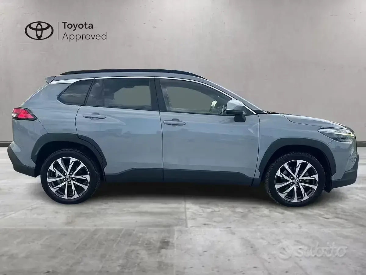 Usata Toyota Corolla Cross Trend 152 CV (111 kW) 2023 Grigio SUV