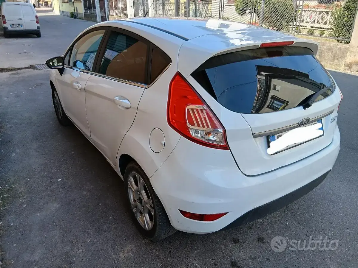 Usado Ford Fiesta Titanium 75 HP (55 kW) 2017 Branco Citadino
