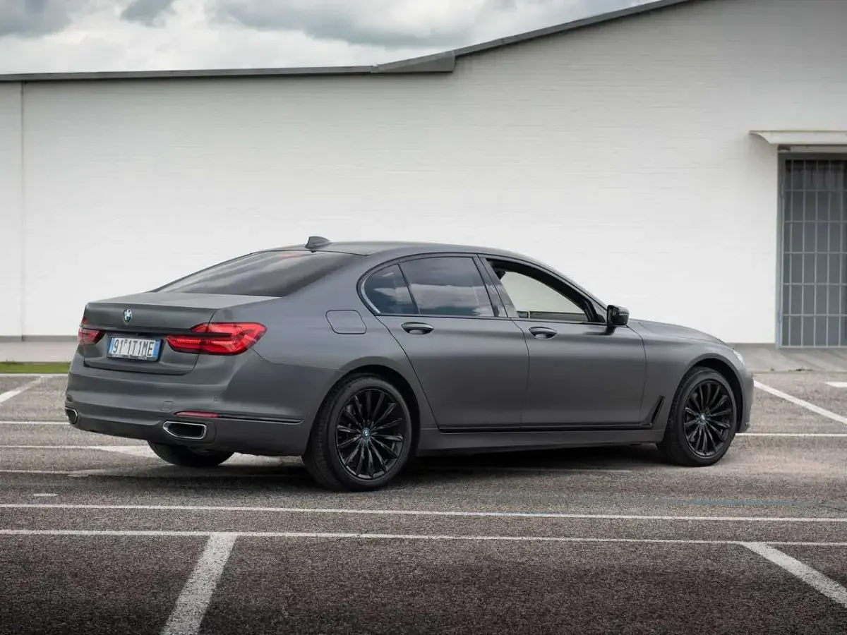 Usata BMW 740 Exclusive 258 CV (189 kW) 2018 Sophistograu Berlina