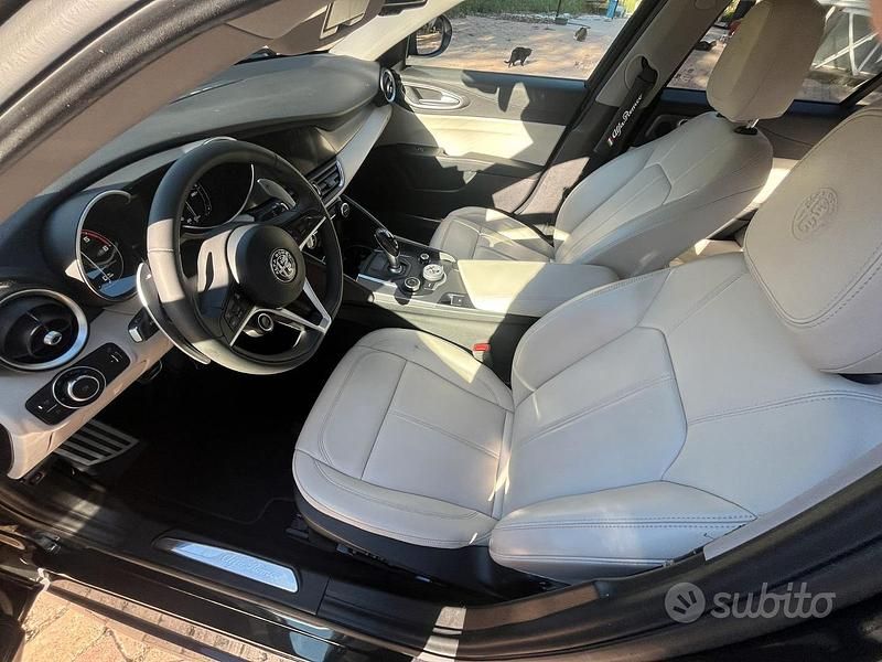 Usata Alfa Romeo Giulia Tech Edition 160 CV (117 kW) 2020 Nero Berlina