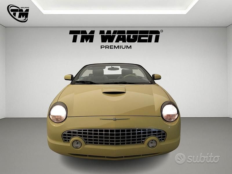 Begagnad Ford Thunderbird 257 HK (189 kW) 2006 Gul Cab