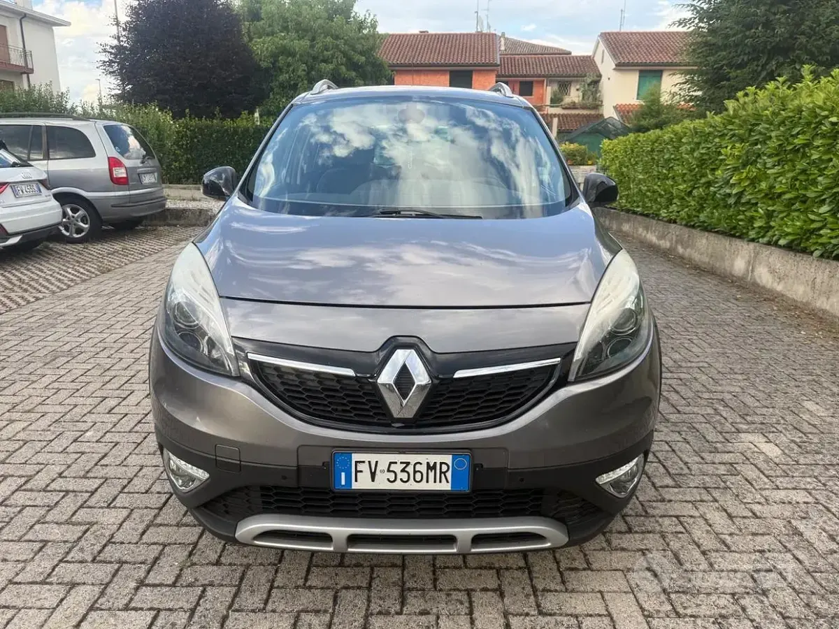 Usata Renault Scénic XMOD 110 CV (80 kW) 2015 Grigio Monovolume