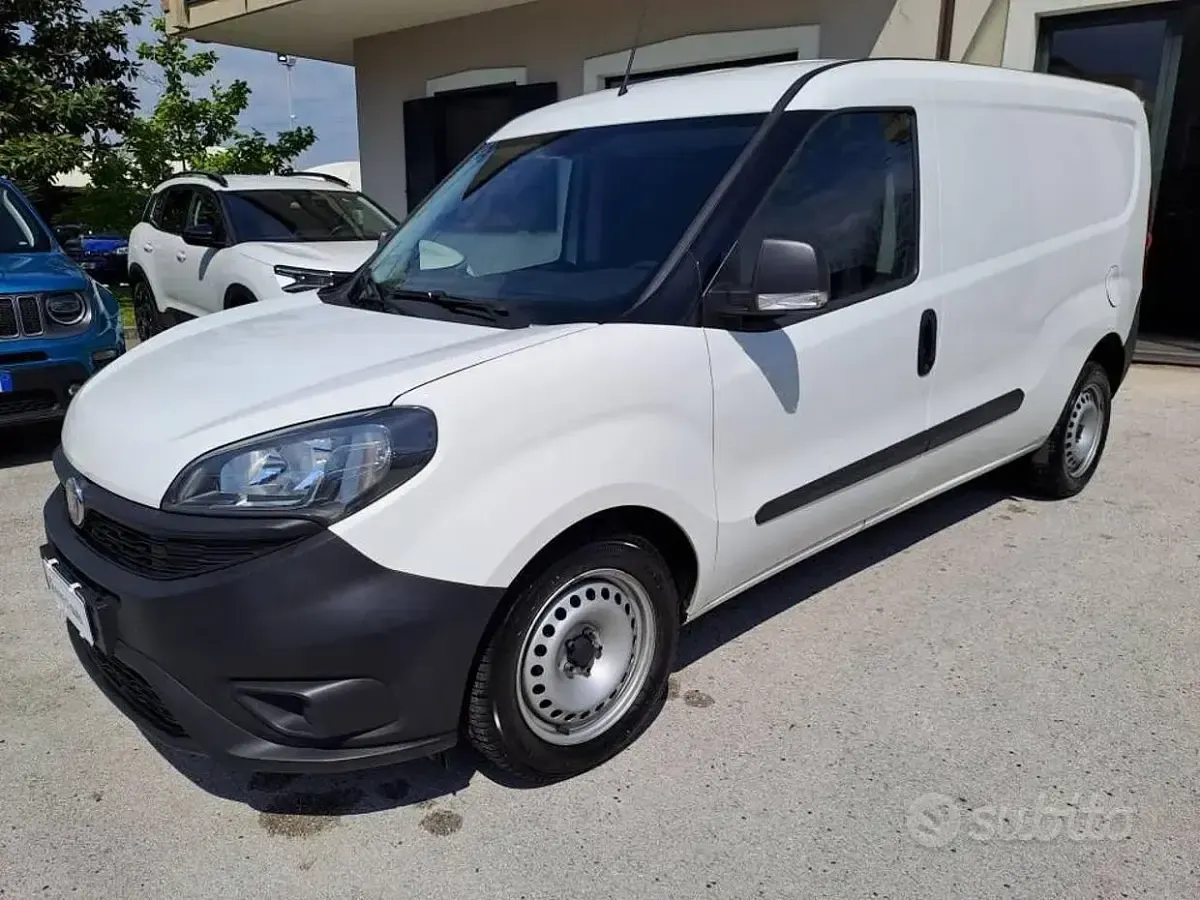 Usata Fiat Doblò Business 105 CV (77 kW) 2021 Bianco Monovolume