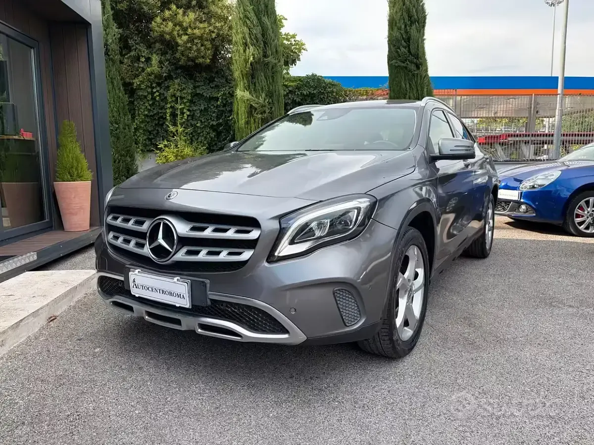 Usata Mercedes GLA200 136 CV (100 kW) 2018 Grigio SUV