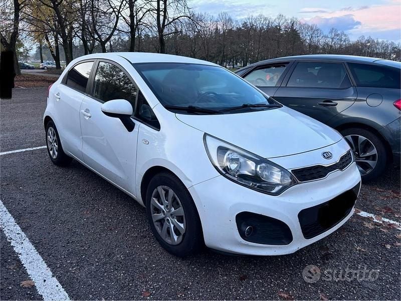 Usado Kia Rio EX 90 HP (66 kW) 2012 Branco Sedan