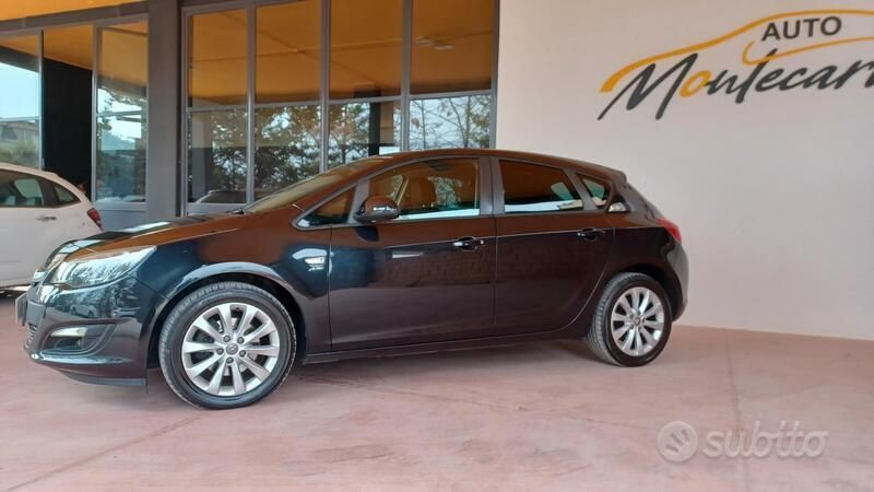 Nero Usata 2014 Opel Astra Due volumi | 6300 € (Cara) - Immagine 1/4