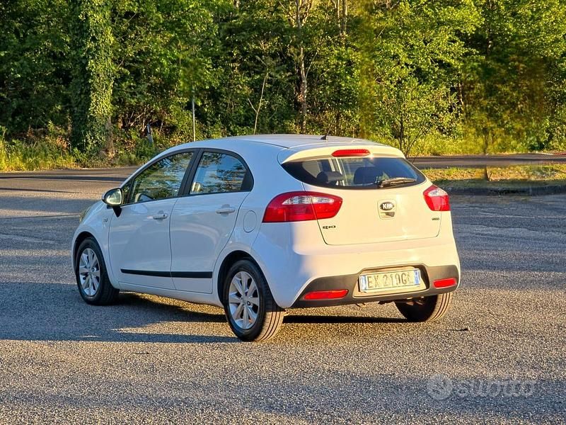 Usata Kia Rio Active 75 CV (55 kW) 2014 Bianco Berlina