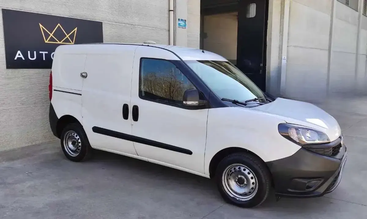 Usata Fiat Doblò Lounge 105 CV (77 kW) 2020 Bianco Monovolume