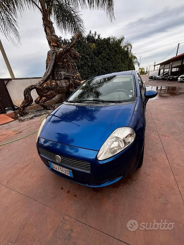 Blu Usata 2007 Fiat Grande Punto Due volumi | 1300 € (Buon prezzo) - Immagine 1/4