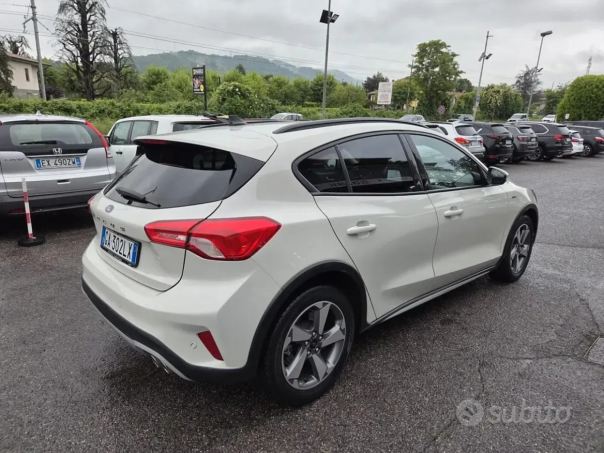 Usata Ford Focus Active 125 CV (91 kW) 2020 Bianco Berlina