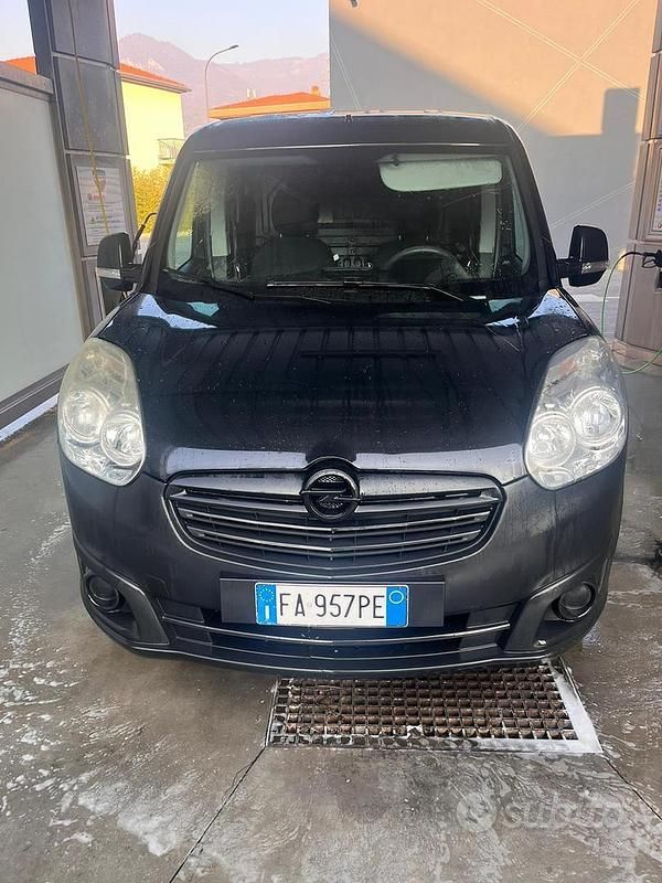 Usata Opel Combo 90 CV (66 kW) 2015 Nero Monovolume