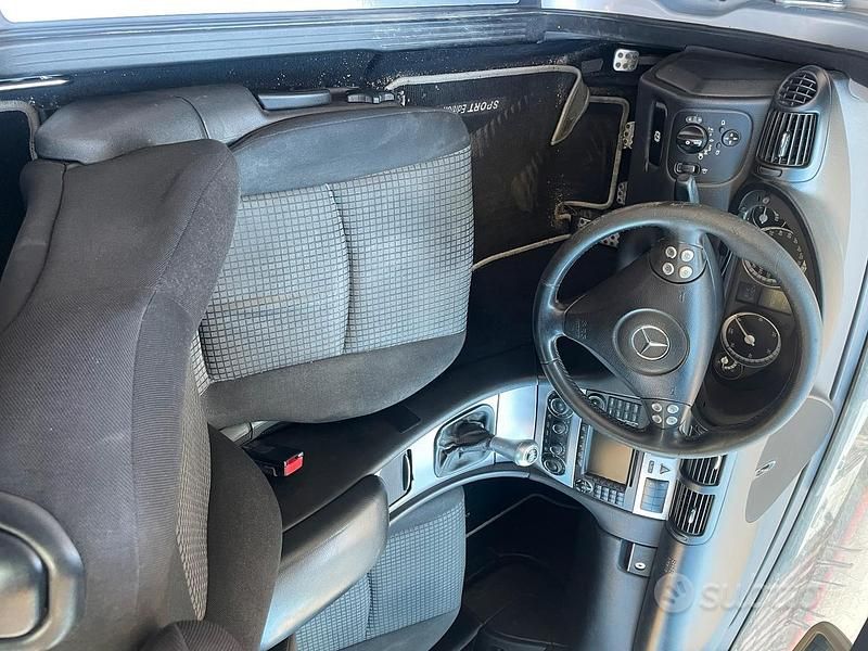 Usata Mercedes C220 150 CV (110 kW) 2007 Grigio Coupé