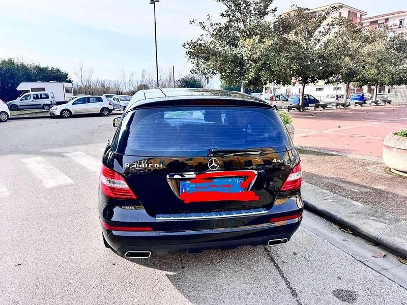 Usata Mercedes R350 265 CV (194 kW) 2012 Nero Monovolume