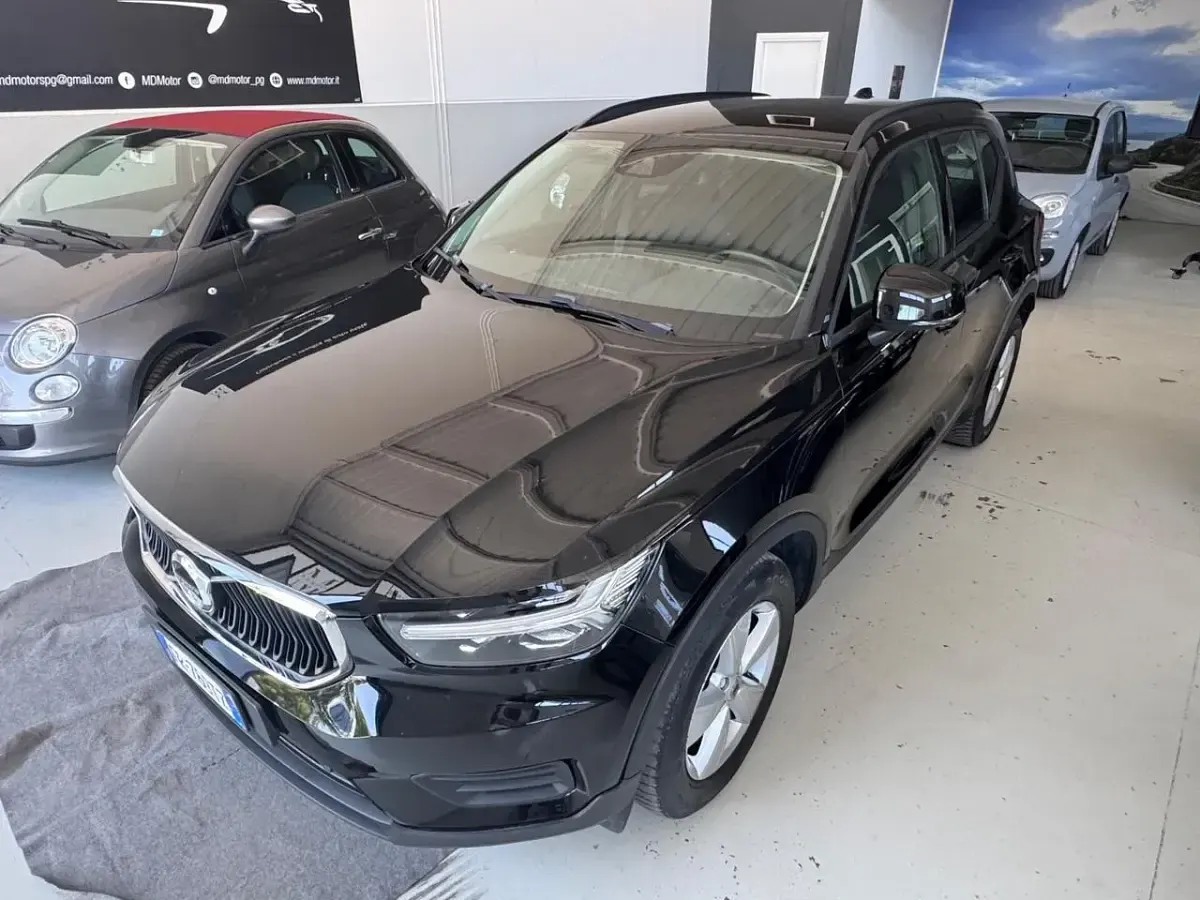 Usata Volvo XC40 Momentum 149 CV (109 kW) 2018 Nero SUV