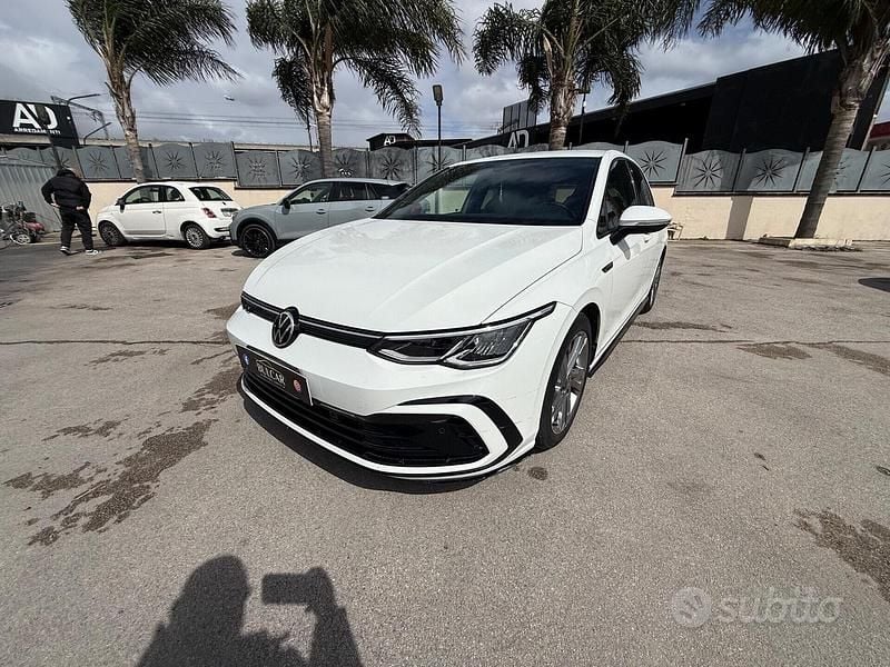 Usata VW Golf VII R-line 150 CV (110 kW) 2021 Bianco Utilitaria