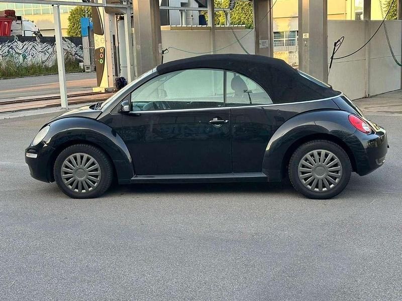 Usata VW New Beetle 105 CV (77 kW) 2007 Nero Utilitaria