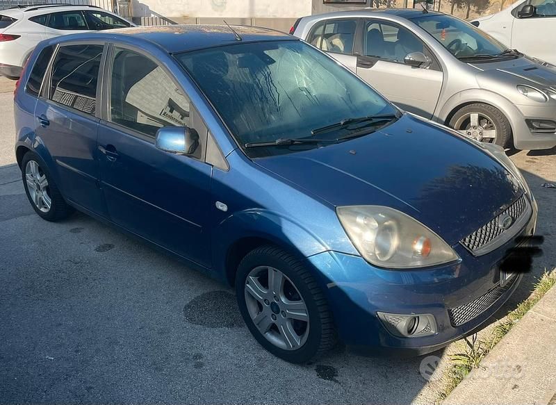 Usata Ford Fiesta 96 CV (70 kW) 2008 Blu Utilitaria
