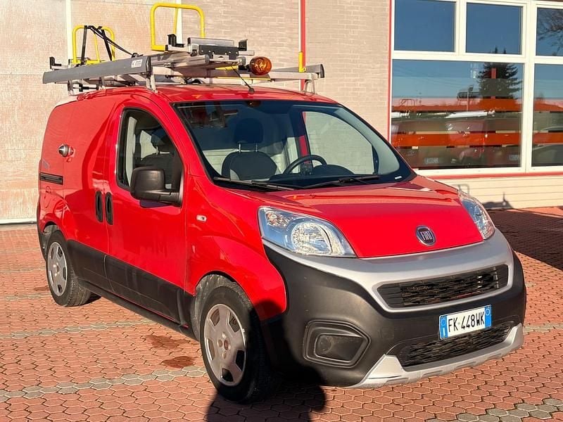 Rosso Usata 2017 Fiat Fiorino Monovolume | 4800 € (Ottimo prezzo) - Immagine 1/4