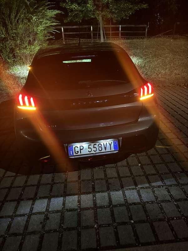 Usata Peugeot 208 Allure 101 CV (74 kW) 2023 Utilitaria