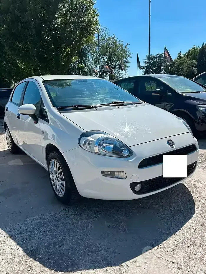 Usata Fiat Punto Street 85 CV (62 kW) 2014 Bianco Utilitaria