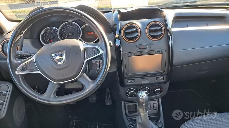 Usata Dacia Duster Lauréate 115 CV (84 kW) 2017 Grigio SUV