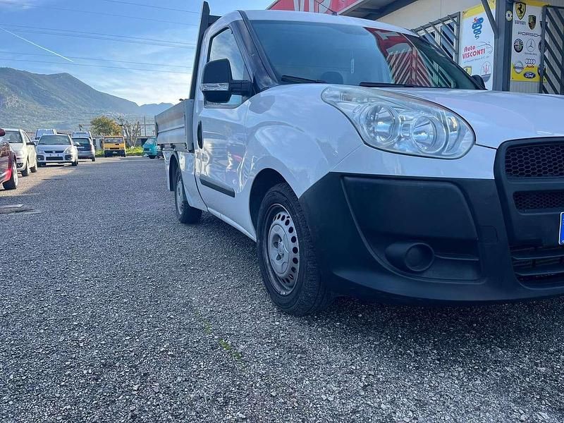 Usata Fiat Doblò 90 CV (66 kW) 2012 Bianco Monovolume