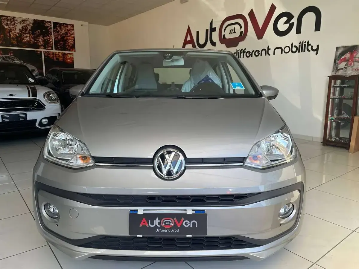 Usata VW up! Highline 68 CV (50 kW) 2017 Grigio medio met Utilitaria