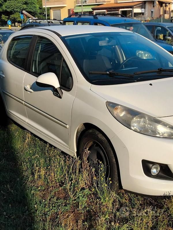 Usata Peugeot 207 73 CV (53 kW) 2012 Bianco Utilitaria