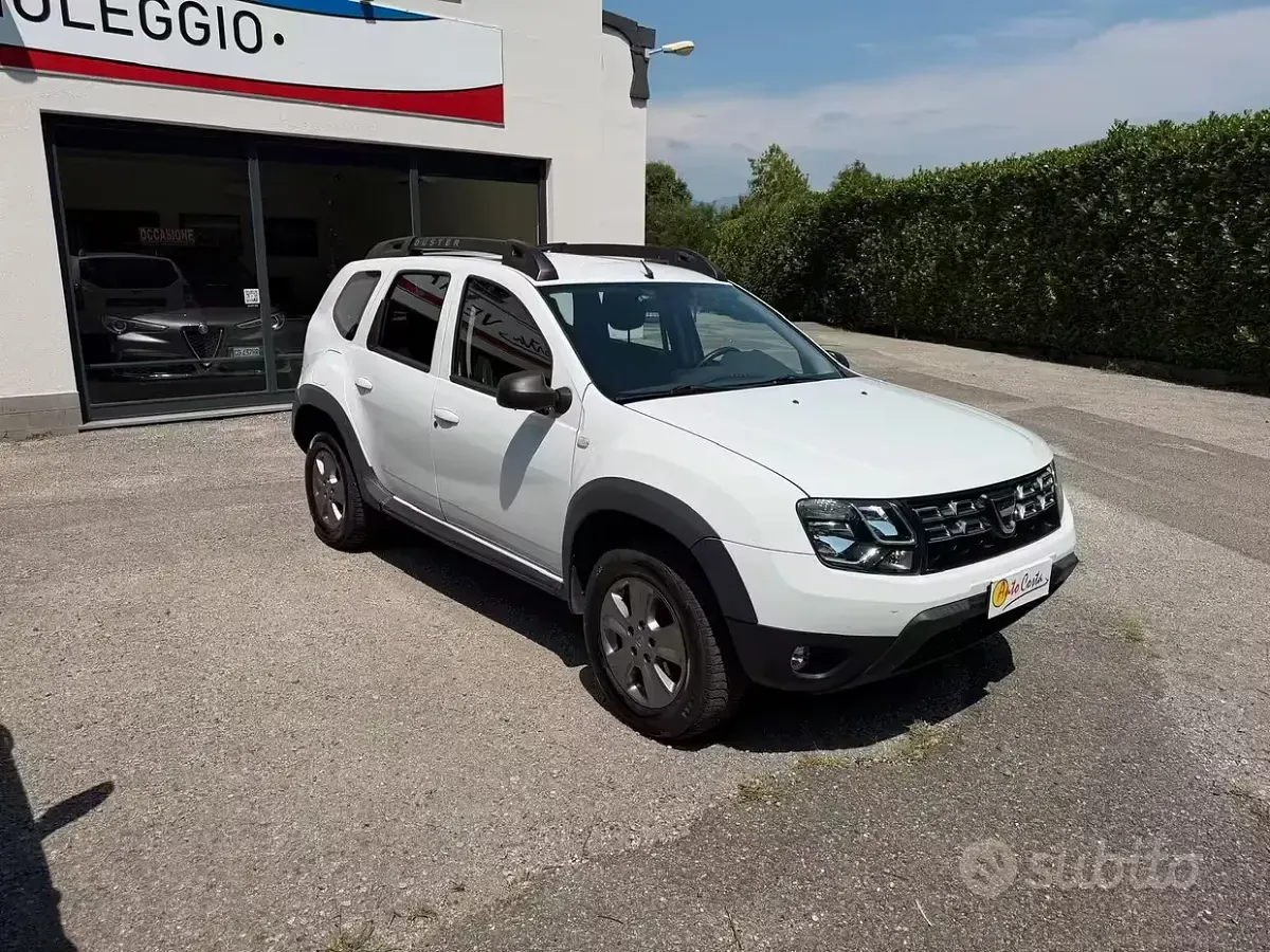 Usata Dacia Duster Lauréate 105 CV (77 kW) 2014 Bianco SUV