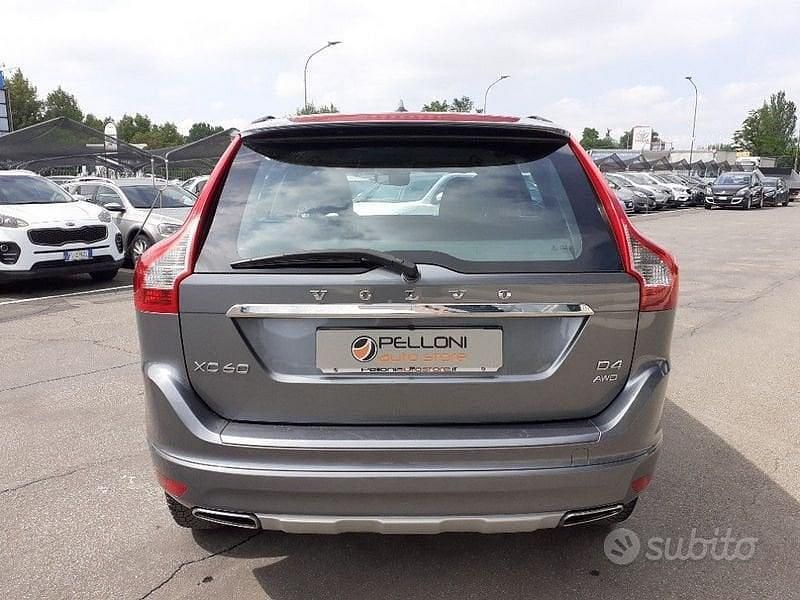 Usado Volvo XC60 190 CV (139 kW) 2017 Gris SUV