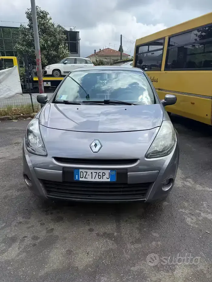 Usata Renault Clio II 75 CV (55 kW) 2009 Marrone Berlina