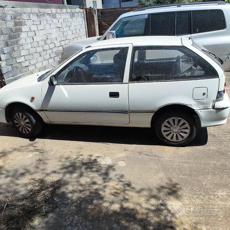 Usata Suzuki Swift 53 CV (38 kW) 1997 Bianco Utilitaria