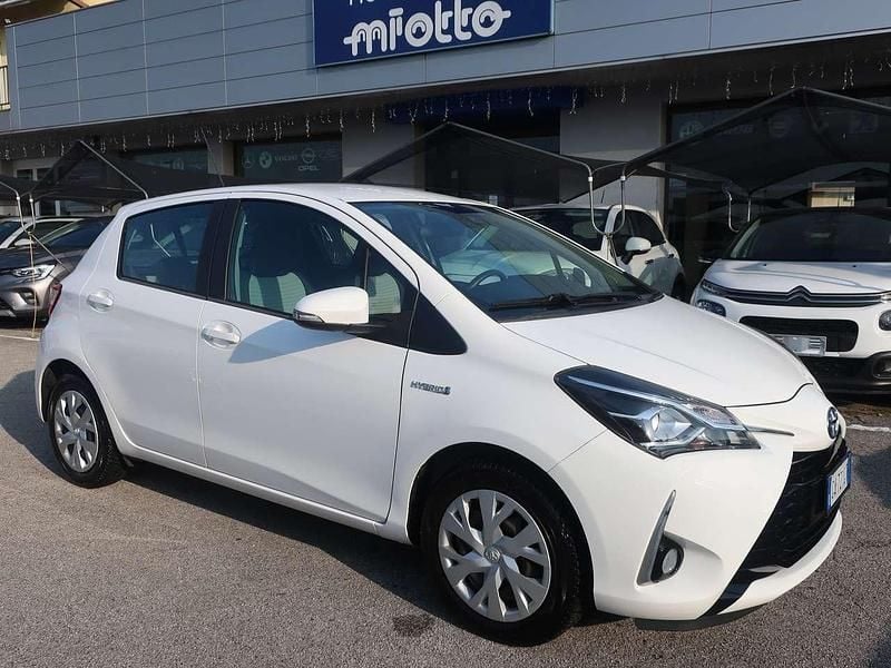 Bianco Usata 2020 Toyota Yaris Hybrid Business Edition Tre volumi | 13.900 € (Buon prezzo) - Immagine 1/4