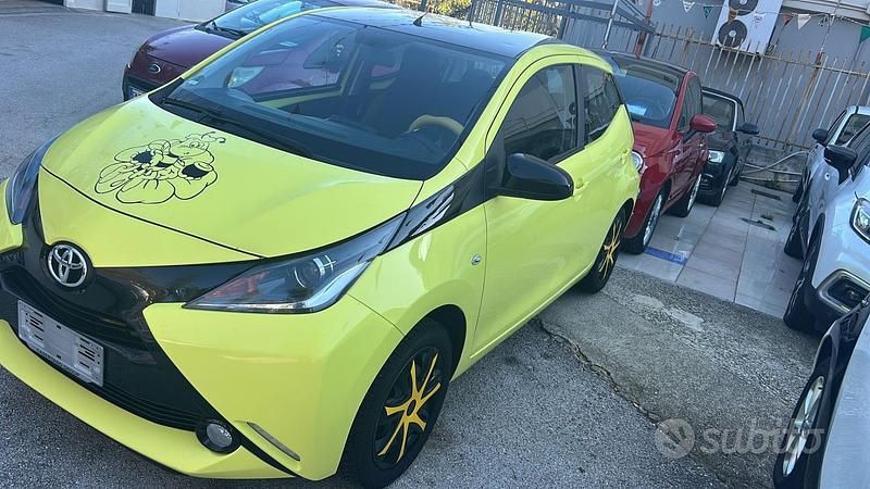 Usata Toyota Aygo X-play 69 CV (50 kW) 2016 Giallo Utilitaria