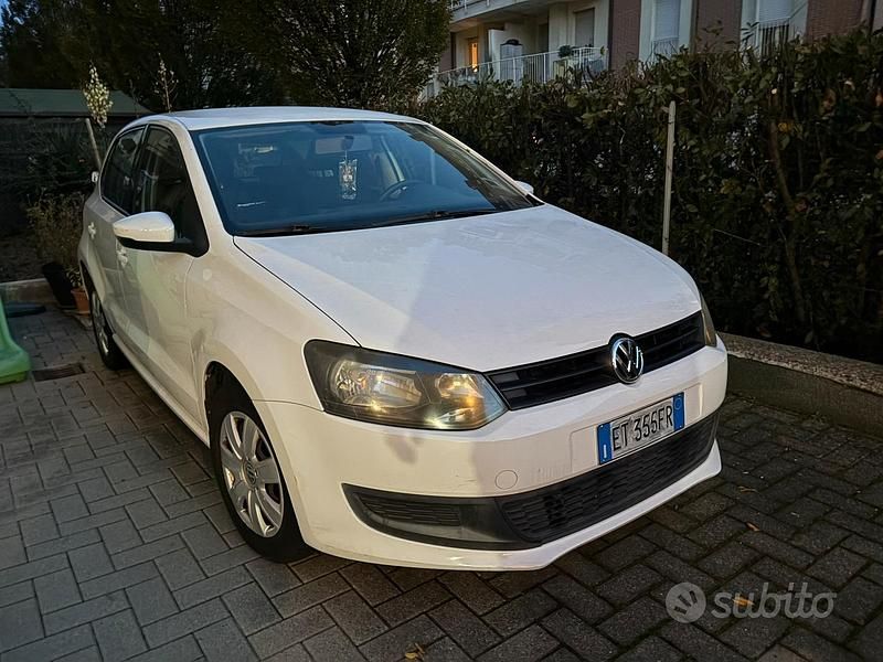 Bianco Usata 2014 VW Polo Trendline Tre volumi | 7000 € (Ottimo prezzo) - Immagine 1/4