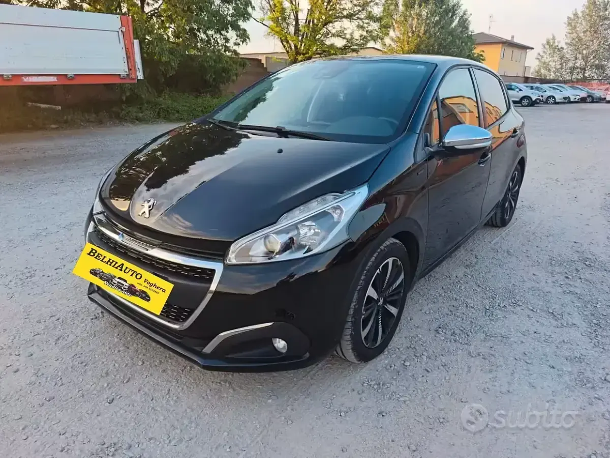Usata Peugeot 208 83 CV (61 kW) 2019 Nero Utilitaria