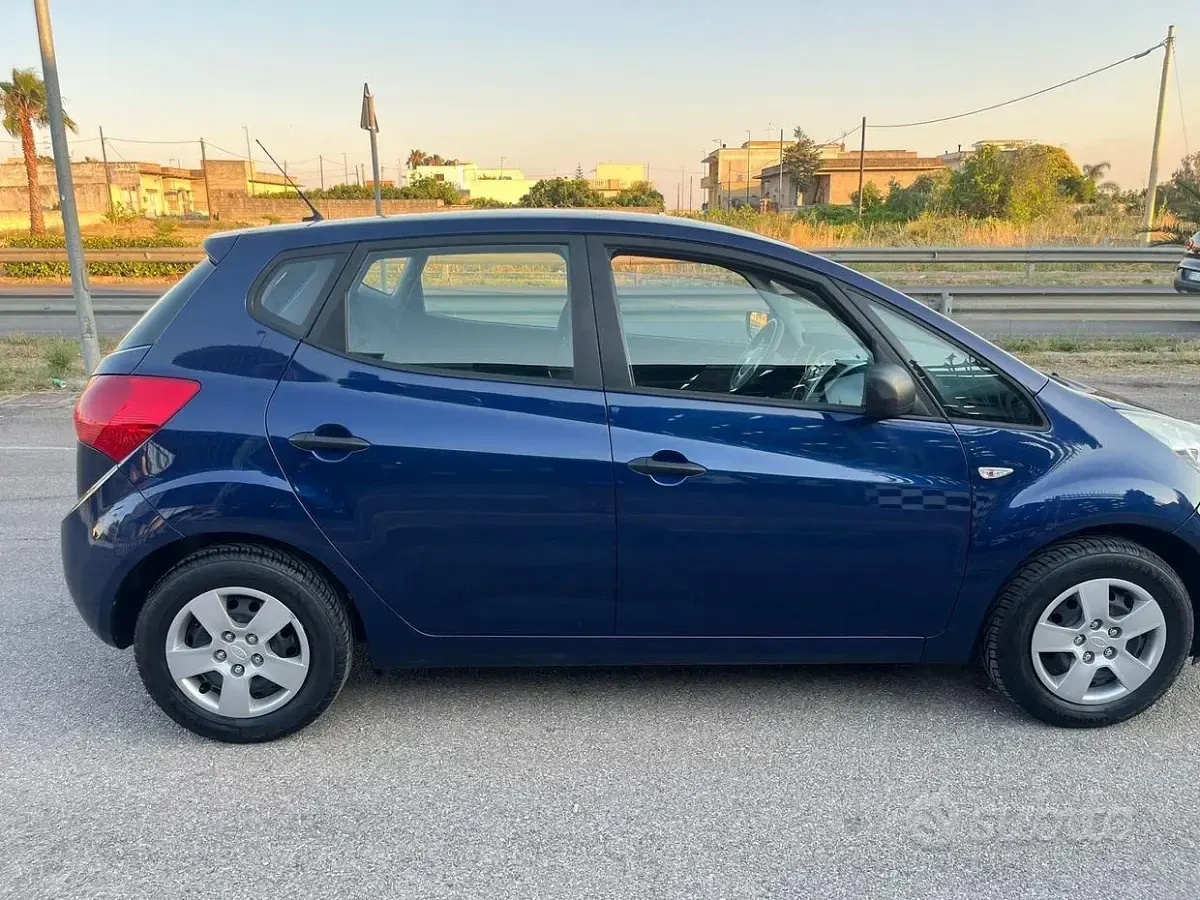 Usata Kia Venga 90 CV (66 kW) 2010 Bluazzurro Utilitaria