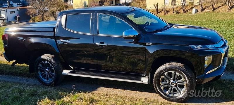 Usata Mitsubishi L200 Select 150 CV (110 kW) 2019 Grigio Pick-up