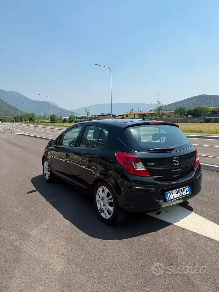 Usata Opel Corsa 60 CV (44 kW) 2009 Nero Utilitaria