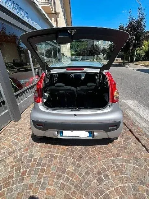 Usata Peugeot 107 68 CV (50 kW) 2010 Grigio Utilitaria