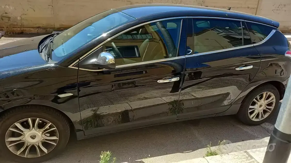 Usata Lancia Delta 105 CV (77 kW) 2011 Nero Utilitaria
