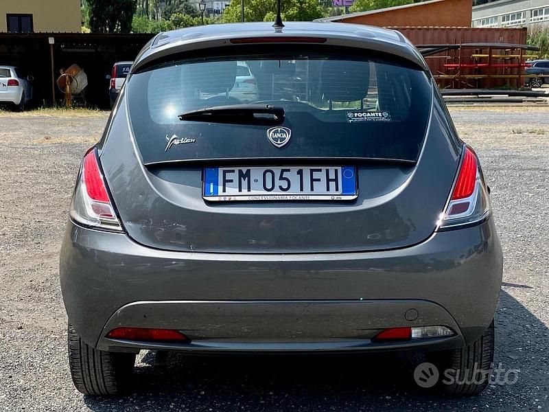 Usata Lancia Ypsilon 69 CV (50 kW) 2017 Grigio Utilitaria