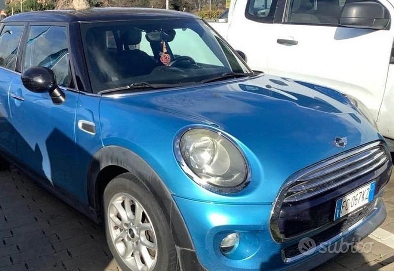Usata Mini Cooper D Business 116 CV (85 kW) 2017 Blu Utilitaria