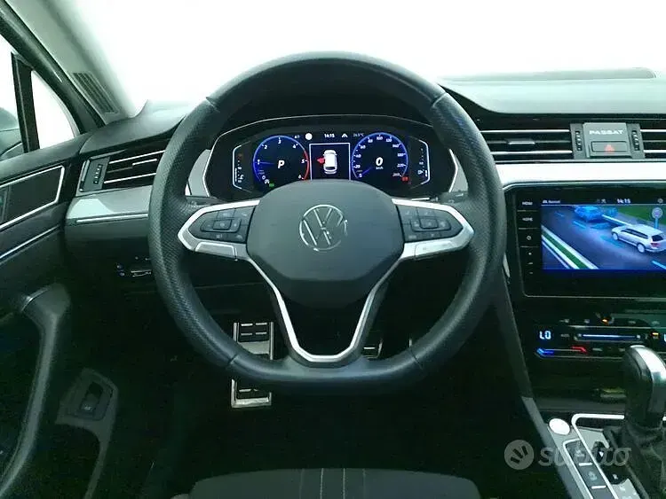 Usata VW Passat Alltrack 200 CV (147 kW) 2023 Bianco Station wagon