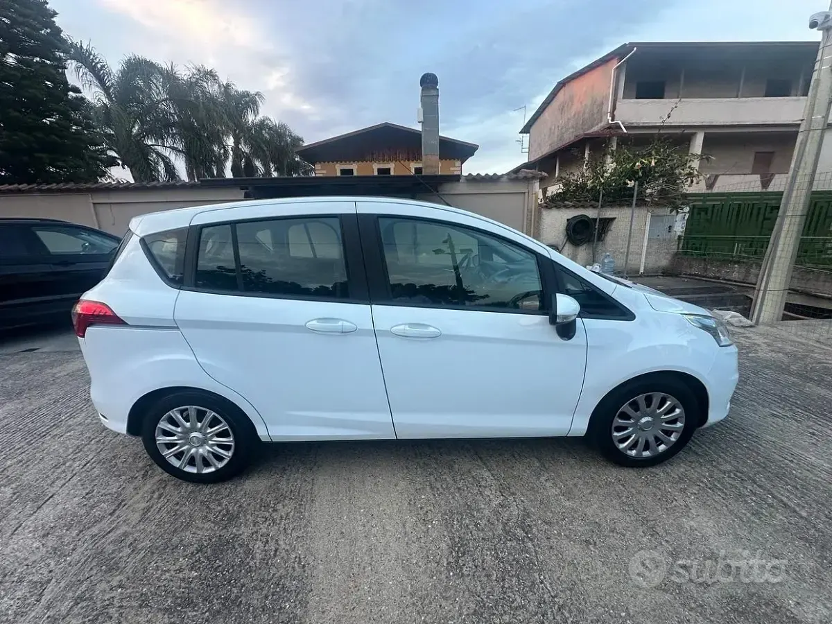 Usata Ford B-MAX Titanium 87 CV (63 kW) 2017 Bianco Monovolume